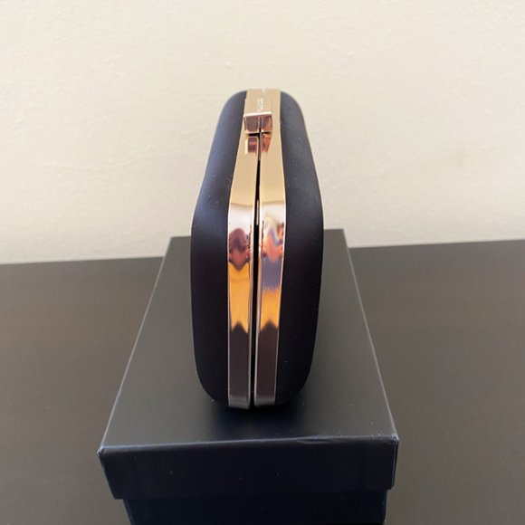 NWT Armani Ladies's Elegant Black Clutch - Picture 4 of 9